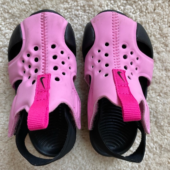 Pink Nike water shoes. Size 5 - Picture 2 of 4